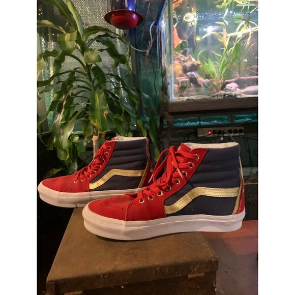 Captain Marvel x Vans sneakers shoes Men's 6.5 Women's 8 Earth 616's Sk8 HiTopsi - Picture 4 of 9